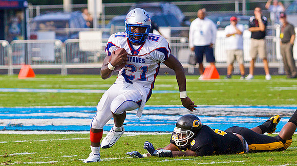 "Latimore explodes past Central Gwinnett lineman"